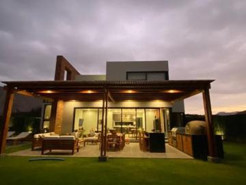 Hermosa casa de campo en venta en Cieneguilla, Condominio La Quebrada