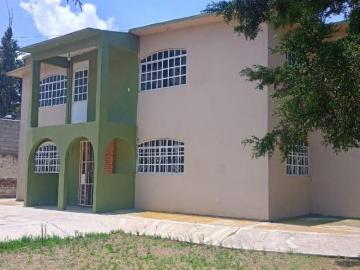 Hermosa casa de dos niveles cuatro recámaras acabados de lujo