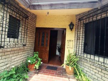 Hermosa Casa de un Nivel, con hermoso jardín en el Club de Golf Hacienda!