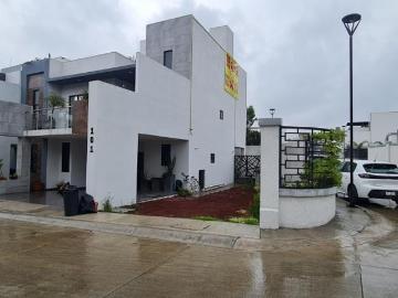 Lujosa casa dentro de privada en exclusivo residencial a 5 min Galerías Pachuca