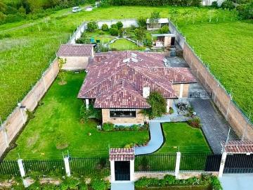 Encanto campestre en espaciosa casa