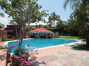 Hermosa casa en condominio