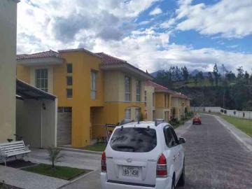 HERMOSA CASA EN CONJUNTO RESIDENCIAL PRIVADO DE OTAVALO