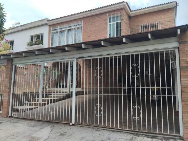 Hermosa Casa en El Cafeal Caracas 437m² / 5H / 4B / 2 PE