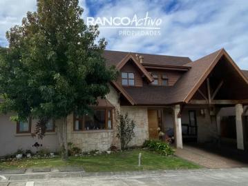 Hermosa casa en El Venado 4D/5B con gran jardín interior | 4 Dormitorios por 15500.00 en San Pedro de la Paz