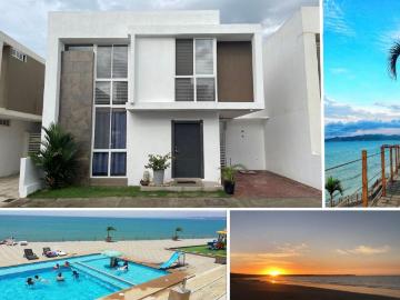 Hermosa Casa en Exclusiva Urbanización Privada Junto Al Mar. Al Norte de Manta Precio negociable Casa en Venta en Jaramijó