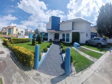 Hermosa casa en fraccionamiento privado en Metepec