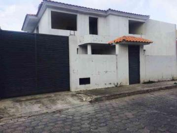 HERMOSA CASA EN OBRA GRIS