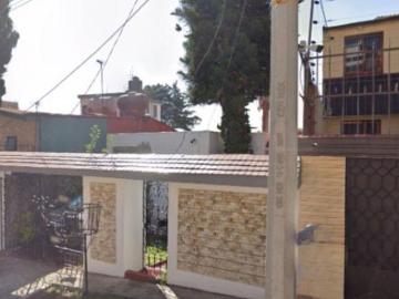 HERMOSA CASA EN LOS PIRULES, TLALNEPANTLA DE BAZ