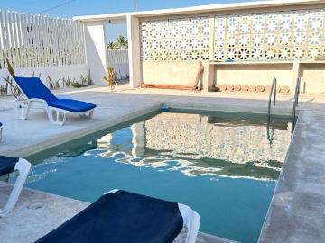 | hermosa casa en la playa, en renta. |