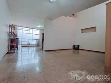 VENTA DE HERMOSO DPTO EN LA MEJOR ZONA DE MIRAFLORES, AV. LA PAZ A 2 CUADRAS DE AV LARCO. IDEAL PARA VIVIENDA O AIR BNB