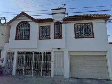 ¡HERMOSA CASA EN SAN NICOLÁS DE LOS GARZA!