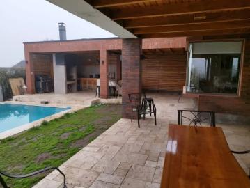 Hermosa casa en Peñalolén, Condominio Portezuelo | 6 Dormitorios por 16150.00 en Peñalolén