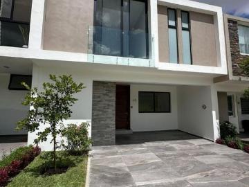Hermosa casa en PREVENTA en Parque Metropolitano en coto