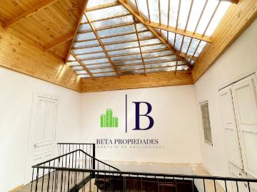 CASA EN AMPLIO TERRENO CON POTENCIAL COMERCIAL