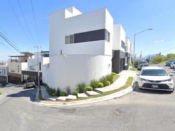 HERMOSA CASA EN REMATE, AMBAR, COLINAS DE LAS CUMBRES 1o. SECTOR, MONTERREY, NUEVO LEÓN. VDL