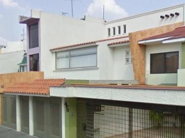 Hermosa casa en Remate Bancario de 193 m2 de superficie y de 3 habitaciones en Clavería