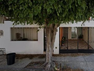 HERMOSA CASA EN REMATE, JARDINES DEL COUNTRY, GUADALAJARA, JALISCO