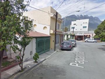 HERMOSA CASA EN REMATE, PAPANTLA, MITRAS NORTE, MONTERREY, NUEVO LEÓN. VDL
