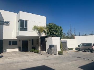 Hermosa casa en Renta en Coto 1