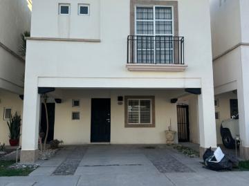 Hermosa casa en renta en senderos