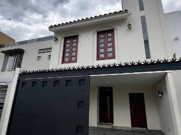 hermosa casa en renta los sauces