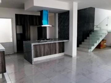 HERMOSA CASA EN RESIDENCIAL LOMBARDIA