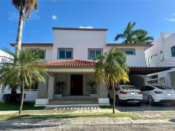 Hermosa casa en Residencial Villa Magna Canc?n