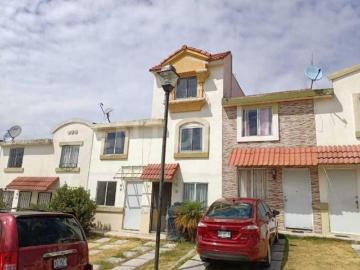 Hermosa casa en Urbi Villa del Rey II muy amplia, lista para ocupar, GANALA!