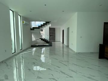Hermosa casa en venta con alberca en Mazatlán