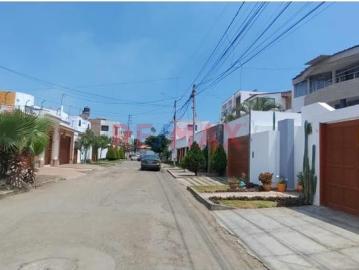 Hermosa Casa En Venta En El Golf 450M2 $830,000