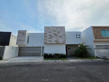 HERMOSA CASA EN VENTA EN FRACC. LOMAS DEL SOL LADO SOMBRA