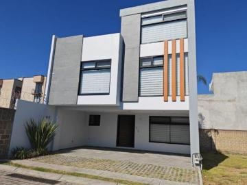 Hermosa Casa en Venta en Fraccionamiento La Mezza en Cholula