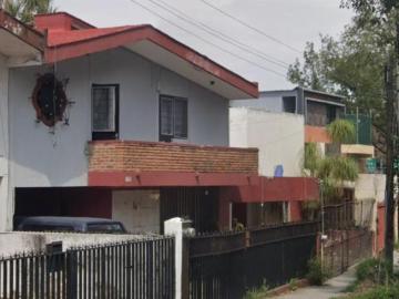 HERMOSA CASA EN VENTA EN JARDINES DELCOUNTRY EN GUADALAJARA