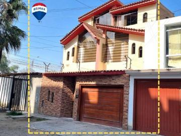 Hermosa Casa En Venta En La Urbanizacion Ingenieros I Chiclayo. T.ENEQUE