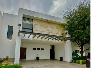 HERMOSA CASA MODERNA CON PANELES SOLARES!