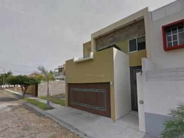 HERMOSA CASA EN VENTA EN RESIDENCIAL ESMERALDA NORTE EN COLIMA