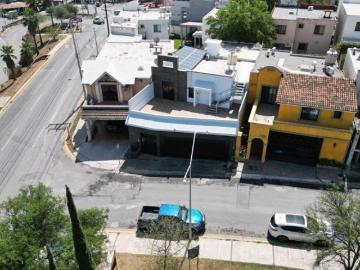 Hermosa casa frente a parque, casi esquina con Av. Fundadores