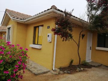 Hermosa Casa solida luminosa en arriendo en Algarrobo Centro Bosquemar II con patio y terraza