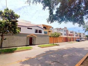 HERMOSA CASA REMODELADA, CHACARILLA! CERCA COLEGIO SANTÍSIMO NOMBRE DE JESÚS