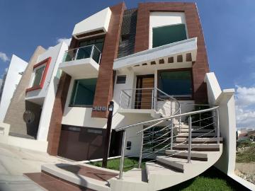 Hermosa casa residencial equipada en venta. 3 niveles. Zona plateada