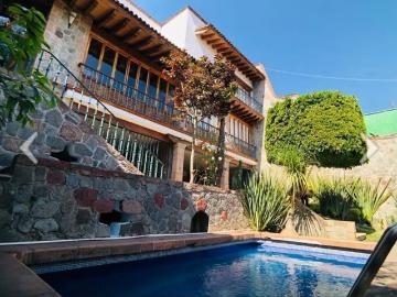 HERMOSA CASA TIPO HACIENDA UBICADA EN RANCHO CORTES