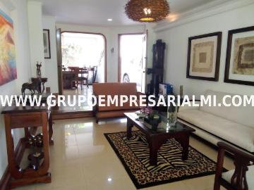 Hermosa Casa Unifamiliar En Arriendo Sector El Poblado Cod: 29949
