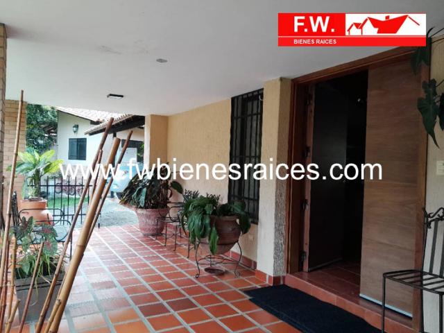 Hermosa casa vía La Puerta