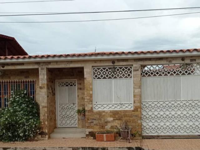Hermosa Casa vía Turmero Aragua 180m² / 3H / 2B / 2PE