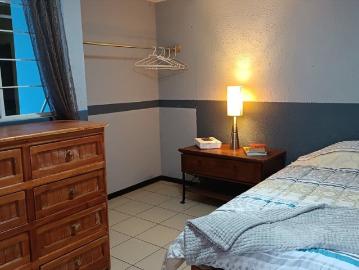 Hermosa habitación amueblada incluye todos los servicios, baño privado
