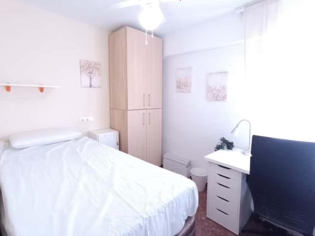 Hermosa habitacion privada en Sevilla