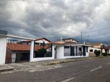 HERMOSA PROPIEDAD CON CASA Y AREA VERDE INDEPENDIENTE