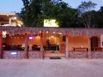 HERMOSA PROPIEDAD EN VENTA CON 6 DEPARTAMENTOS Y UNA CABAÑA EN MACARIO GOMEZ EN TULUM