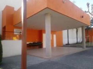 HERMOSA PROPIEDAD EN LOS NARANJOS 11 COL. JURIQUILLA QUERETARO, QRO